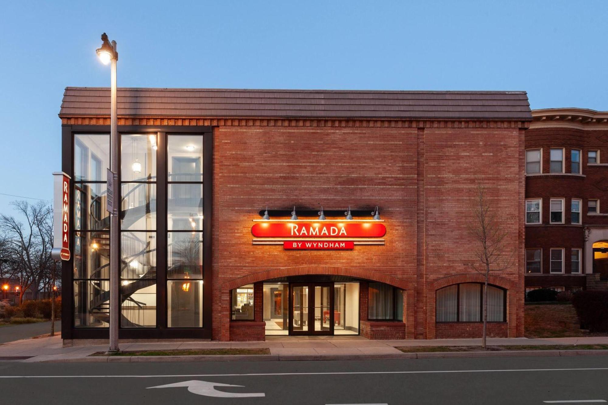 Hotel Ramada By Wyndham Milwaukee Exteriér fotografie